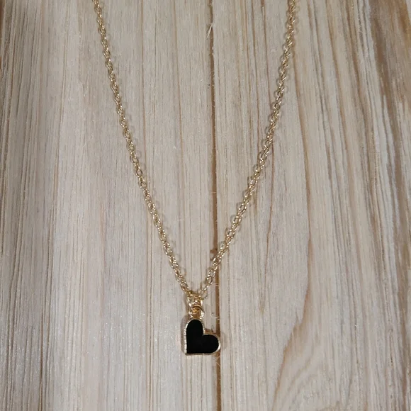 🖤🖤BACK IN STOCK🖤🖤Black Hanging Heart Necklace on a GOLD Necklace 🖤🖤 - Picture 11 of 11